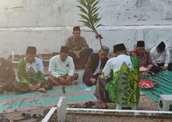 Hukum Membangun/mengkijing/membuat cungkup/ kubah pada makam